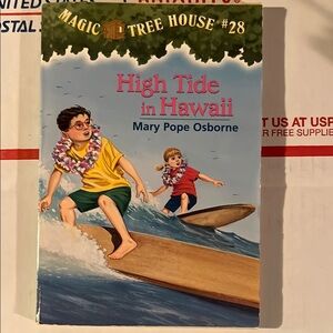 Magic Tree House #28: High Tide in Hawaii Book
